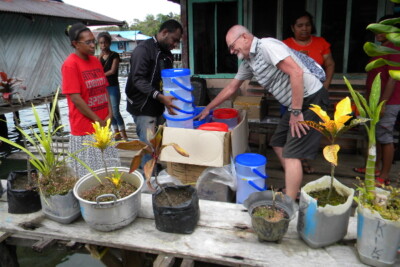 The new water filters for the Kamplas Tablasupa Papua are being unpacked