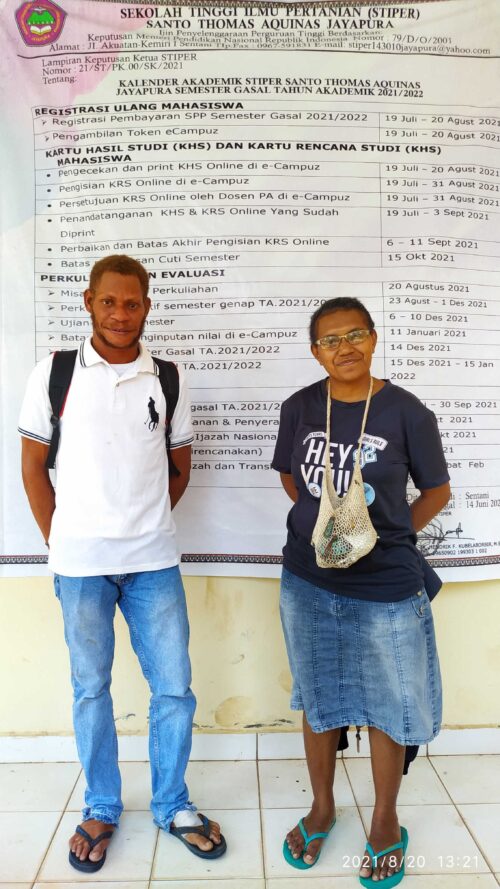 Yeri (left) and scholarship coordinator Nova (right) | Hapin